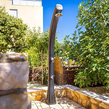 Apartment Amazing In Barbat na Rabu