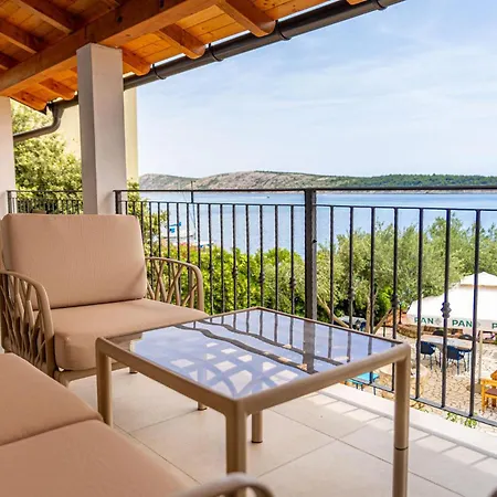 Amazing In Apartment Barbat na Rabu