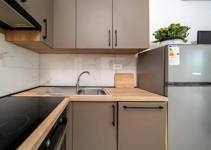 דירה Awesome In *