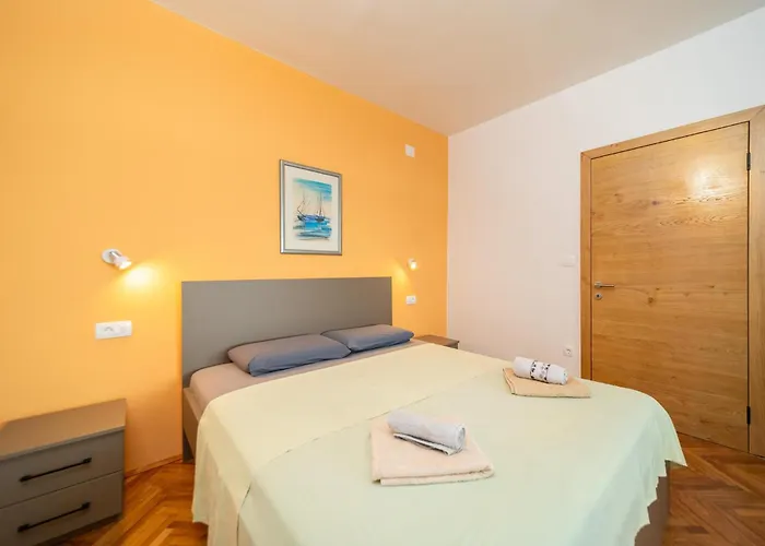 דירה Awesome In *